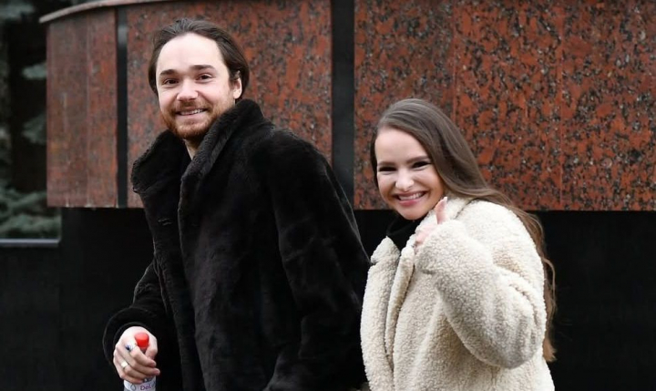 Cupluri celebre de la noi pentru care diferența de vârstă nu contează. Cine sunt femeile care și-au ales parteneri de viață mai tineri - FOTO
Cupluri celebre de la noi pentru care diferența de vârstă nu contează. Cine sunt femeile care și-au ales parteneri de viață mai tineri - FOTO