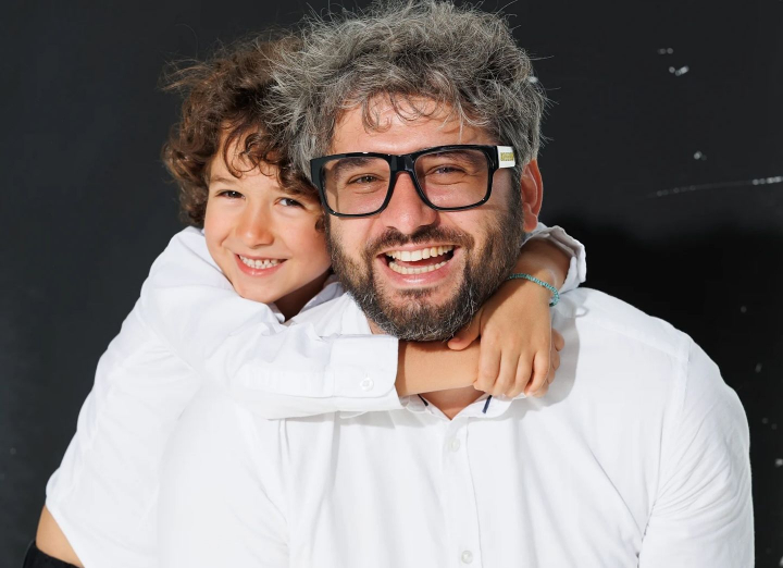 A pășit cu dreptul în lumea actoriei! Fiul autorului Dumitru Cojuhari s-a filmat pentru prima dată într-un videoclip: „Ar trebui să fiu plătit pentru câte ore am stat” - VIDEO A pășit cu dreptul în lumea actoriei! Fiul autorului Dumitru Cojuhari s-a filmat pentru prima dată într-un videoclip: „Ar trebui să fiu plătit pentru câte ore am stat” - VIDEO