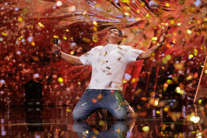 Andra, în lacrimi după ce a apăsat Golden Buzz! Cine este Marius Moldovan, tânărul care muncește de la 12 ani și își crește singur frații. Mihai Bobonete: „Nu îți urez succes, îți urez să câștigi Românii au talent” - VIDEO Andra, în lacrimi după ce a apăsat Golden Buzz! Cine este Marius Moldovan, tânărul care muncește de la 12 ani și își crește singur frații. Mihai Bobonete: „Nu îți urez succes, îți urez să câștigi Românii au talent” - VIDEO