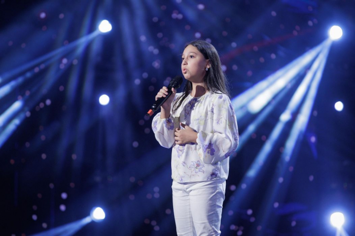 Valentina Giamboi, fetița de 11 ani care a cucerit deja Italia cu vocea ei spectaculoasă și a ajuns până în finala „The Voice Kids”, aplaudată în picioare de jurații Românii au talent: „Sper să cuceresc publicul român” - VIDEO Valentina Giamboi, fetița de 11 ani care a cucerit deja Italia cu vocea ei spectaculoasă și a ajuns până în finala „The Voice Kids”, aplaudată în picioare de jurații Românii au talent: „Sper să cuceresc publicul român” - VIDEO