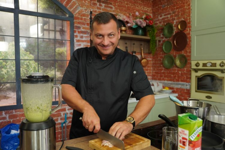 Un mic dejun rapid și sănătos! Cum să pregătești în doar 15 minute pancakes cu morcovi, află de la chef Petru Chicu - VIDEO Un mic dejun rapid și sănătos! Cum să pregătești în doar 15 minute pancakes cu morcovi, află de la chef Petru Chicu - VIDEO