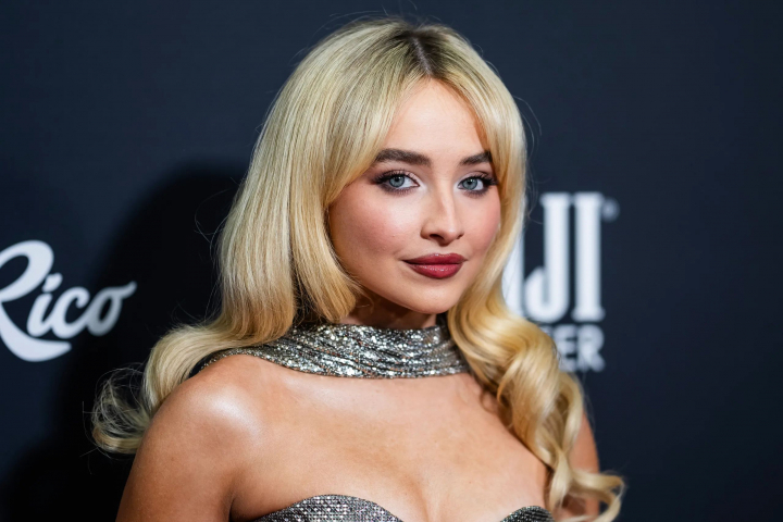 Sabrina Carpenter avea 10 ani când a întâlnit-o pe Miley Cyrus. S-au revăzut la gala Grammy, după 15 ani, iar imaginile sunt virale - FOTO Sabrina Carpenter avea 10 ani când a întâlnit-o pe Miley Cyrus. S-au revăzut la gala Grammy, după 15 ani, iar imaginile sunt virale - FOTO