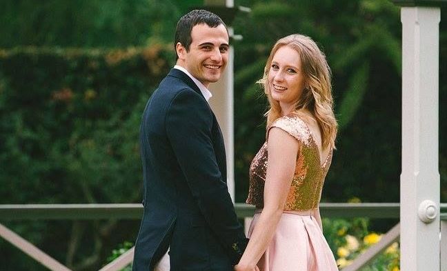 Un caz la 100 de milioane. Ea e femeia care a născut un copil, apoi gemeni și, în cele din urmă, tripleți Un caz la 100 de milioane. Ea e femeia care a născut un copil, apoi gemeni și, în cele din urmă, tripleți