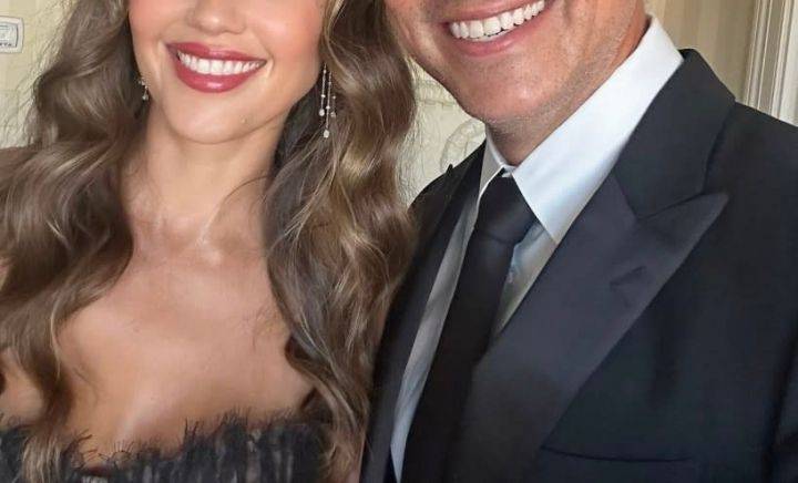 Despărțire după 17 ani în showbiz. Vedeta și soțul ei și-au spus „Adio”, iar un avocat celebru se ocupă de divorț - FOTO Despărțire după 17 ani în showbiz. Vedeta și soțul ei și-au spus „Adio”, iar un avocat celebru se ocupă de divorț - FOTO