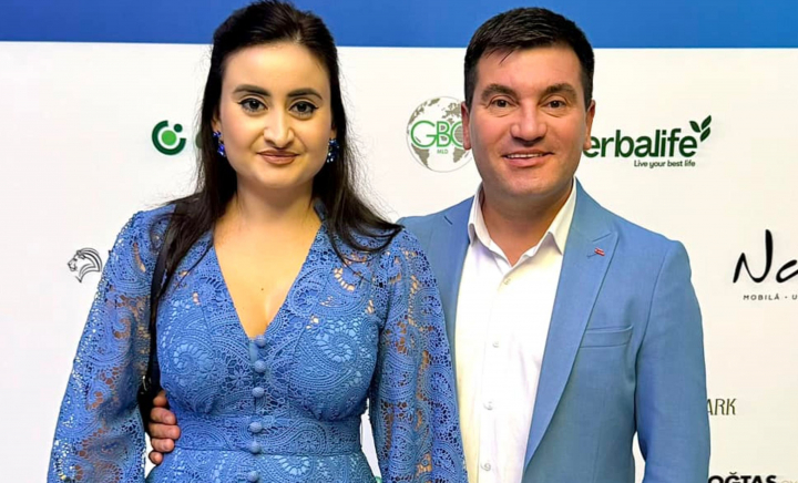 Pro sau contra măririi sânilor și a buzelor, dar și a somnului separat? Ce păreri au Corina Ţepeş şi Costi Burlacu - VIDEO
