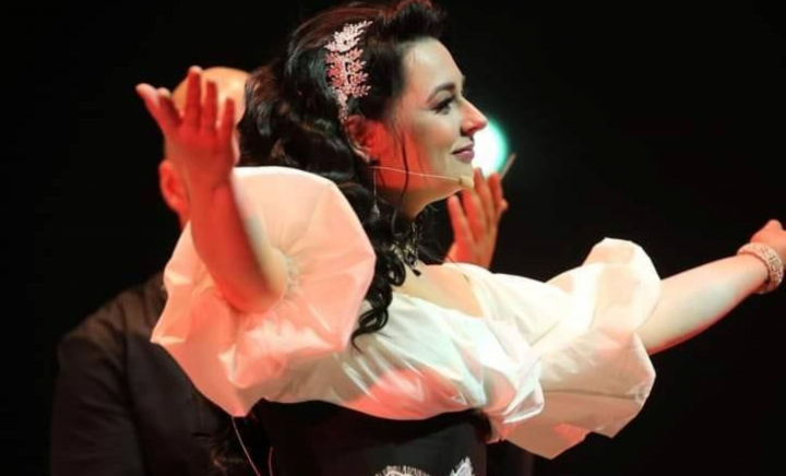 Lucrează pe aceeași scenă cu soțul ei, dar fac echipă bună și acasă! Mariana Bulicanu, despre cum îmbină cei doi cariera cu responsabilitățile de părinți - VIDEO
Lucrează pe aceeași scenă cu soțul ei, dar fac echipă bună și acasă! Mariana Bulicanu, despre cum îmbină cei doi cariera cu responsabilitățile de părinți - VIDEO