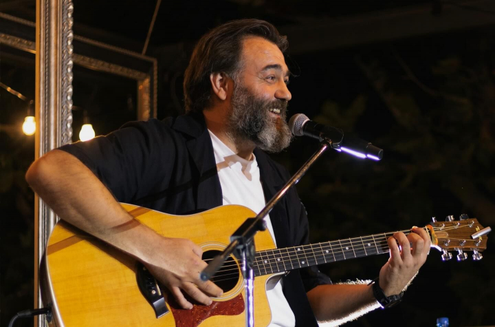 Andrei Glavan - mai sincer ca niciodată! Interpretul vorbește despre vedetele pe care nu le suportă - VIDEO Andrei Glavan - mai sincer ca niciodată! Interpretul vorbește despre vedetele pe care nu le suportă - VIDEO