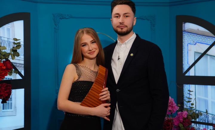 De la o simplă prietenie - la o iubire puternică! Povestea de dragoste a naistei Adriana Babin cu omul de afaceri Ion Rotaru: „Noi nu suntem căsătoriți oficial pentru că...” - VIDEO De la o simplă prietenie - la o iubire puternică! Povestea de dragoste a naistei Adriana Babin cu omul de afaceri Ion Rotaru: „Noi nu suntem căsătoriți oficial pentru că...” - VIDEO