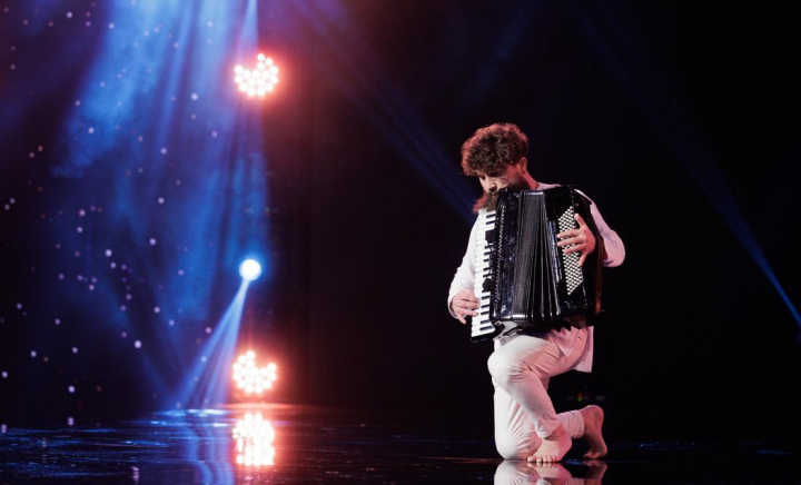 A pășit desculț pe scenă și a făcut show total la Românii au talent 2025! Andi Moisescu l-a jurizat în picioare pe moldoveanul Misha Grossu: „Ai reușit să reinventezi povestea acordeonului! Ai toată admirația mea!” - VIDEO
