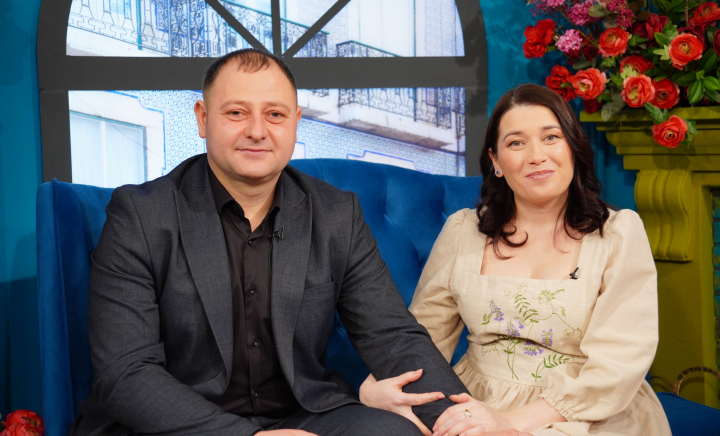 Pro sau contra măririi sânilor și a buzelor, dar și a somnului separat? Ce păreri au soții Victoria Roșca și Viorel Vacari - VIDEO
