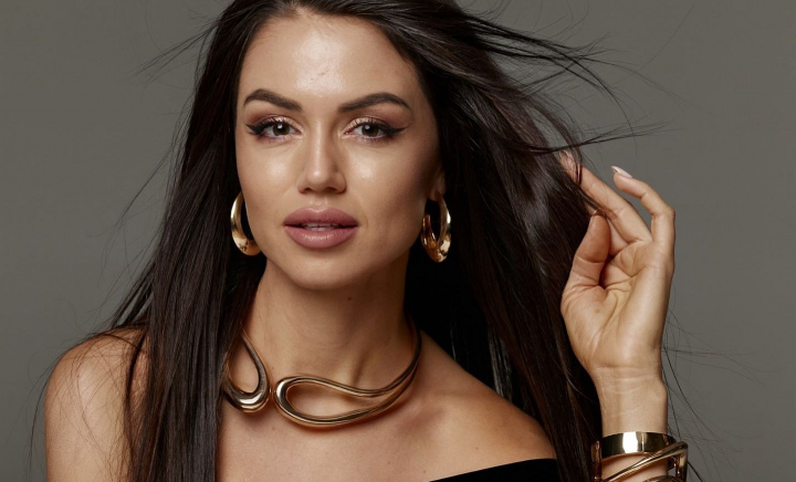 Ella Chistol a suferit de depresie după operația de rinoplastie! Bloggerița s-a destăinuit în direct la „O seară perfectă”: „Când m-am văzut în oglindă, mi s-a dus pământul de sub picioare” - VIDEO Ella Chistol a suferit de depresie după operația de rinoplastie! Bloggerița s-a destăinuit în direct la „O seară perfectă”: „Când m-am văzut în oglindă, mi s-a dus pământul de sub picioare” - VIDEO