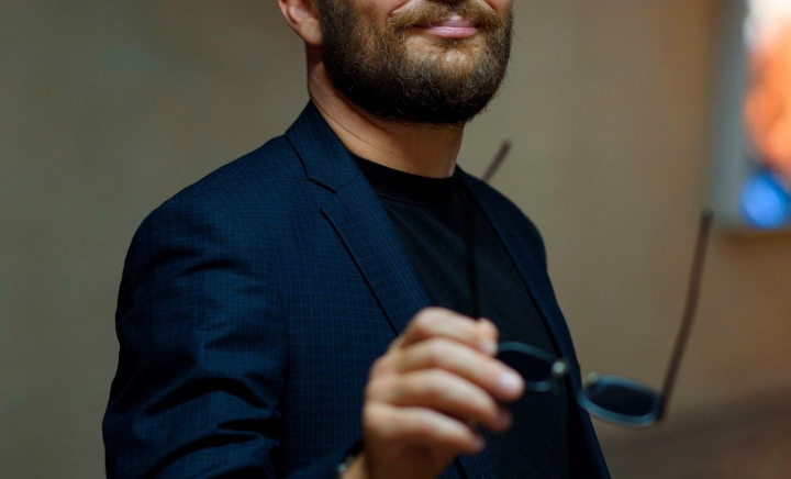 A lansat un album din 12 piese cu ajutorul inteligenței artificiale! Cine este artistul de la noi care a făcut acest lucru - VIDEO A lansat un album din 12 piese cu ajutorul inteligenței artificiale! Cine este artistul de la noi care a făcut acest lucru - VIDEO