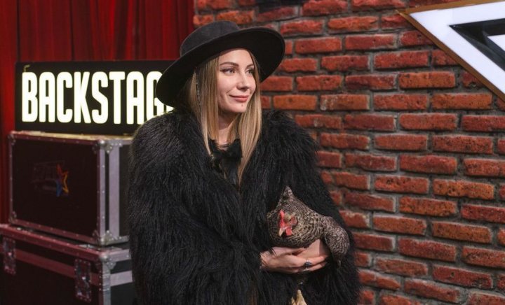 Ea e moldoveanca ce a făcut senzație la „Românii au Talent”! Karolina Korsakova a cântat o melodie inspirată din folclor și a ridicat publicul în picioare cu energia ei: „Sunt vrăjtoare și locuiesc în pădure” - VIDEO Ea e moldoveanca ce a făcut senzație la „Românii au Talent”! Karolina Korsakova a cântat o melodie inspirată din folclor și a ridicat publicul în picioare cu energia ei: „Sunt vrăjtoare și locuiesc în pădure” - VIDEO