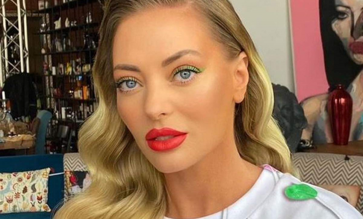 Bărbatul care i-a frânt inima Deliei. Și el este un celebru cântăreț Bărbatul care i-a frânt inima Deliei. Și el este un celebru cântăreț