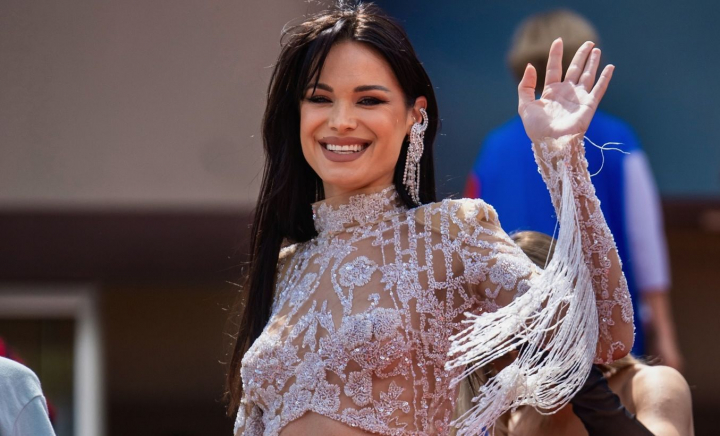 Acum se iubește cu un milionar italian și poartă doar haine de brand, dar puțini își mai amintesc cum arăta Irisha cu 7 ani în urmă. Imagini rare cu moldoveanca - FOTO Acum se iubește cu un milionar italian și poartă doar haine de brand, dar puțini își mai amintesc cum arăta Irisha cu 7 ani în urmă. Imagini rare cu moldoveanca - FOTO