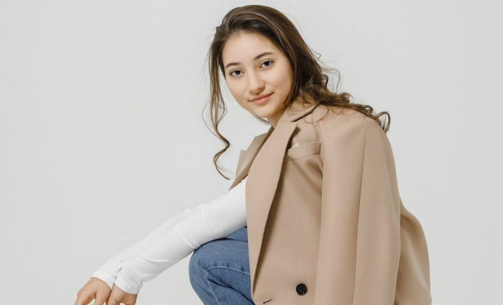 Într-o ţinută elegantă, înconjurată de baloane şi flori, în unul dintre cele mai luxoase restaurante din capitală, aşa a sărbătorit cei 16 ani fiica cea mare a lui Costi Burlacu şi a Corinei Ţepeş. Cum a fost petrecerea, află astăzi, la „O Seară Perfectă” - VIDEO Într-o ţinută elegantă, înconjurată de baloane şi flori, în unul dintre cele mai luxoase restaurante din capitală, aşa a sărbătorit cei 16 ani fiica cea mare a lui Costi Burlacu şi a Corinei Ţepeş. Cum a fost petrecerea, află astăzi, la „O Seară Perfectă” - VIDEO