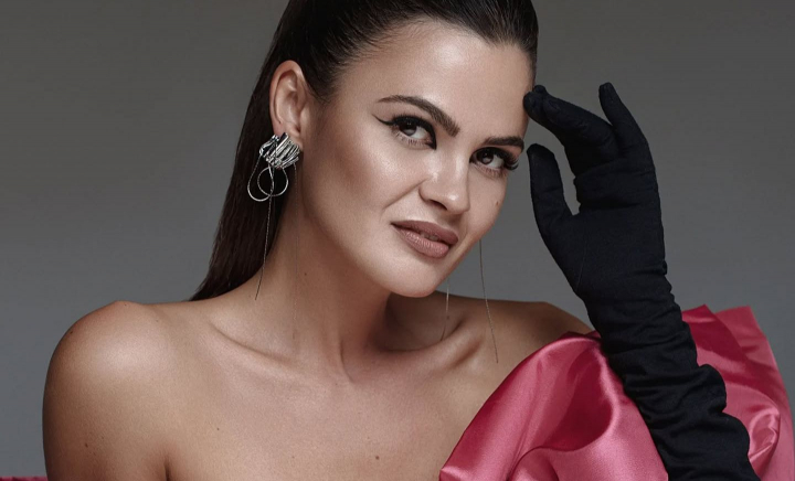 Știai că interpreta Katy Rain are o soră cu 15 ani mai mică? Seamănă perfect, dar totuși un detaliu le deosebește - VIDEO Știai că interpreta Katy Rain are o soră cu 15 ani mai mică? Seamănă perfect, dar totuși un detaliu le deosebește - VIDEO