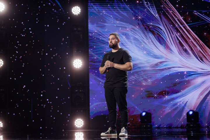 Golden Buzz de excepție la „Românii au talent”! Ultima șansă oferită muzicii s-a transformat în cea mai mare reușită a sa. Moldoveanul Ion Cozer, aplaudat în picioare, minute în șir, de întreaga sală: „A onorat show-ul prin prezența lui” - VIDEO