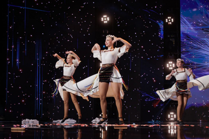 Trupa Just Ellite Dance le-a dat palpitații juraților cu momentul sumbru adus la „Românii au talent”. Mihai Bobonete, reacție categorică vis-a-vis de prestația fetelor: „Este un moment care, pe alocuri, a fost penibil” - VIDEO