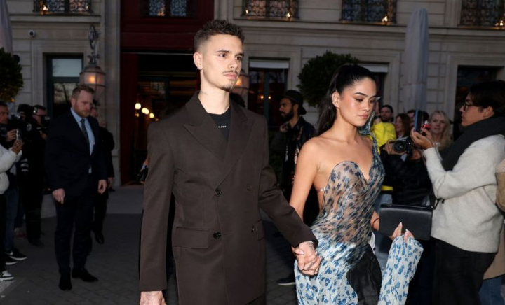 Romeo, fiul de 22 de ani al lui David și al Victoriei Beckham, este un adevărat Don Juan. Cine este noua lui iubită, Kim Turnbull, cu care s-a afișat la Săptămâna Modei de la Paris Romeo, fiul de 22 de ani al lui David și al Victoriei Beckham, este un adevărat Don Juan. Cine este noua lui iubită, Kim Turnbull, cu care s-a afișat la Săptămâna Modei de la Paris