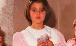 Recunoști fetița din imagine? Astăzi este una dintre cele mai iubite cântărețe din România - FOTO Recunoști fetița din imagine? Astăzi este una dintre cele mai iubite cântărețe din România - FOTO