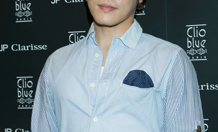 Un cântăreț celebru, cunoscut la nivel internațional, a murit la doar 43 de ani. A fost găsit fără suflare în propriul său apartament