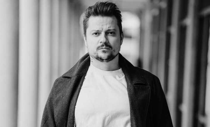 Interviu exclusiv cu Alexandru Manciu! Cum s-a schimbat viața lui de când s-a mutat în Marea Britanie, dar și ce surpriză deosebită i-a pregătit soției de 8 martie - VIDEO Interviu exclusiv cu Alexandru Manciu! Cum s-a schimbat viața lui de când s-a mutat în Marea Britanie, dar și ce surpriză deosebită i-a pregătit soției de 8 martie - VIDEO