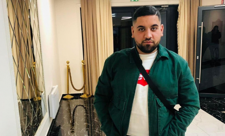 A cântat muzică clasică și a luat Golden Buzz la „Românii au Talent”, dar puțini știu ce stil muzical aborda Ionel Cozer înainte! Cu ce piese își bucura fanii în urmă cu 6 ani - VIDEO A cântat muzică clasică și a luat Golden Buzz la „Românii au Talent”, dar puțini știu ce stil muzical aborda Ionel Cozer înainte! Cu ce piese își bucura fanii în urmă cu 6 ani - VIDEO