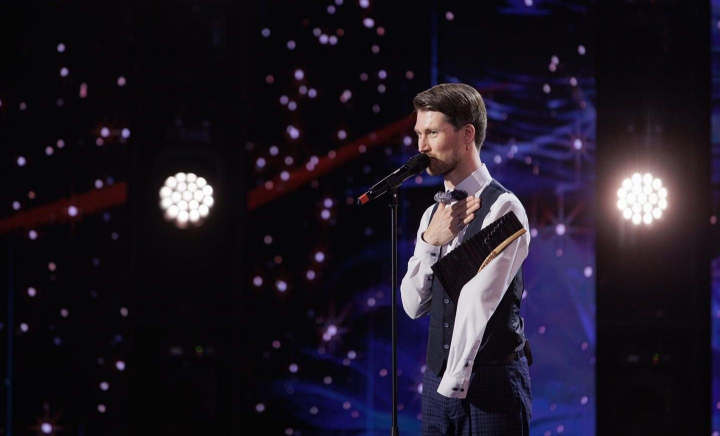 Moldoveanul Iulian Puşcă a sensibilizat cu muzica sa la nai, dar şi cu povestea de viaţă, cei patru juraţi de la „Românii au Talent”. O poveste despre curaj şi pasiune, descoperim astăzi, la „O Seară Perfectă” - VIDEO