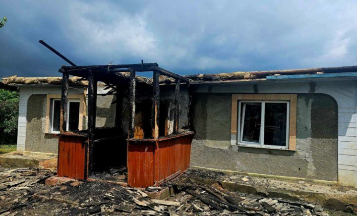 Vara trecută, casa familiei Cebotari fusese făcută scrum. Acum, cei 4 copii și mama lor se mută. Cum arată noua locuinţă, dar şi ce emoţii au trăit cu toţii când au păşit pragul casei, află astăzi, la „O Seară Perfectă” - VIDEO