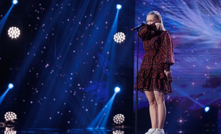 Cel mai emoționant moment de la Românii au Talent! Alexia Tudose, tânăra care și-a pierdut ambele brațe în urma unui accident devastator, a impresionat o țară întreagă până la lacrimi. Andra abia și-a găsit cuvintele - VIDEO Cel mai emoționant moment de la Românii au Talent! Alexia Tudose, tânăra care și-a pierdut ambele brațe în urma unui accident devastator, a impresionat o țară întreagă până la lacrimi. Andra abia și-a găsit cuvintele - VIDEO