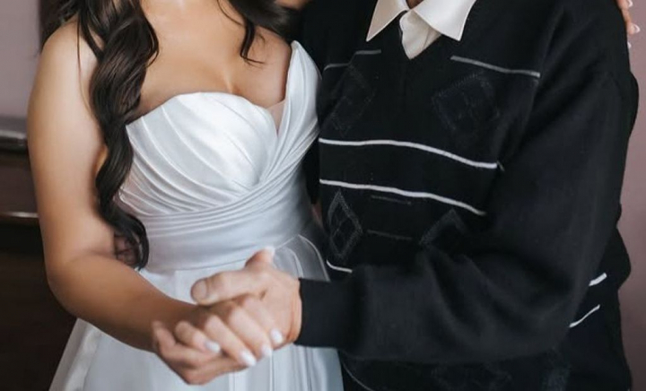 O cunoscută interpretă din România s-a căsătorit în mare secret. Deși a avut peste 500 de invitați, nu a vorbit despre marele eveniment pe rețelele de socializare - FOTO O cunoscută interpretă din România s-a căsătorit în mare secret. Deși a avut peste 500 de invitați, nu a vorbit despre marele eveniment pe rețelele de socializare - FOTO