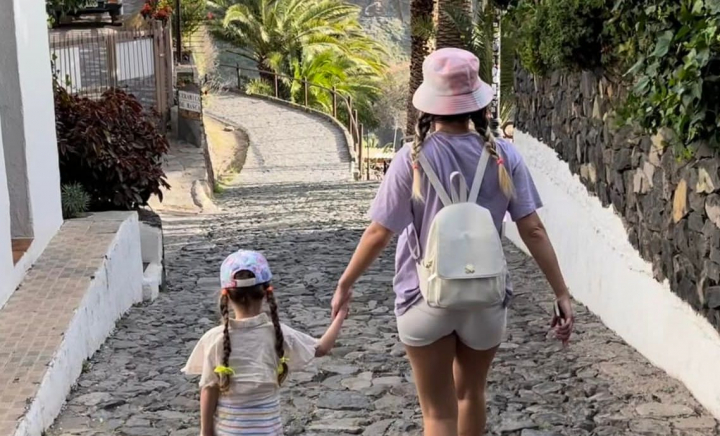 Ele sunt vedetele de la noi care își țin copiii ascunși! Nu vor să fie expuși pe rețelele de socializare - FOTO Ele sunt vedetele de la noi care își țin copiii ascunși! Nu vor să fie expuși pe rețelele de socializare - FOTO