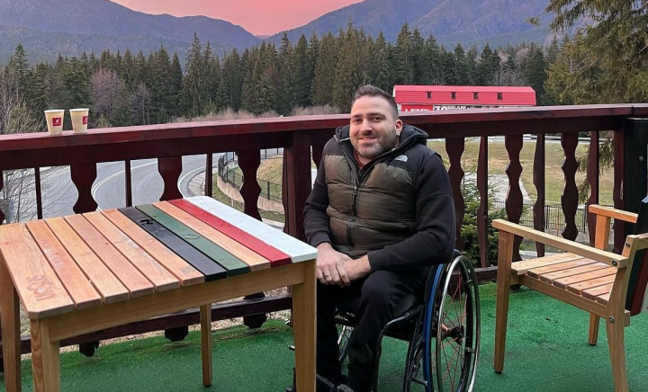 Atunci când ţi se pare că viaţa este nedreaptă cu tine, poţi renunţa sau poţi lua totul în mâinile tale. Despre viaţa de antreprenor în scaun cu rotile, provocări, dar şi succesul lui Dumitru Focşa, află astăzi, la „O Seară Perfectă” - VIDEO Atunci când ţi se pare că viaţa este nedreaptă cu tine, poţi renunţa sau poţi lua totul în mâinile tale. Despre viaţa de antreprenor în scaun cu rotile, provocări, dar şi succesul lui Dumitru Focşa, află astăzi, la „O Seară Perfectă” - VIDEO