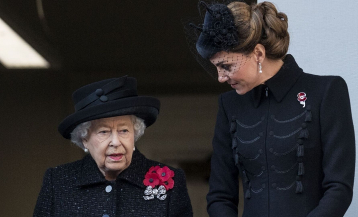 Moștenirea impresionantă lăsată de Regina Elisabeta a II-a pentru Kate Middleton. Suverana i-a dăruit o avere uriașă
Moștenirea impresionantă lăsată de Regina Elisabeta a II-a pentru Kate Middleton. Suverana i-a dăruit o avere uriașă