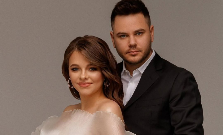 Deși are un bebeluș acasă, și-a dezvoltat o afacere! Cum a reacționat Dan Ioniță la ideea soției de a face dulciuri handmade - VIDEO Deși are un bebeluș acasă, și-a dezvoltat o afacere! Cum a reacționat Dan Ioniță la ideea soției de a face dulciuri handmade - VIDEO