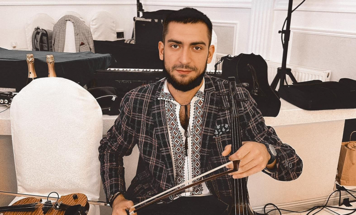 Cristi Botgros are o nouă iubită! Primele imagini cu cei doi îndrăgostiți - VIDEO Cristi Botgros are o nouă iubită! Primele imagini cu cei doi îndrăgostiți - VIDEO