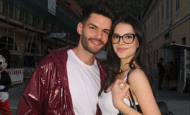 Așa poveste de dragoste rar mai întâlnești! Cleopatra Stratan a recunoscut că Edward Sanda este primul și ultimul ei iubit: „N-am permis niciunui băiat nici măcar să mă țină de mână - VIDEO Așa poveste de dragoste rar mai întâlnești! Cleopatra Stratan a recunoscut că Edward Sanda este primul și ultimul ei iubit: „N-am permis niciunui băiat nici măcar să mă țină de mână - VIDEO