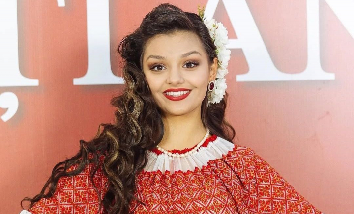 Are abia 14 ani, însă deja știe ce își dorește de la viață! Evelina Burunsus este interpreta care pe lângă muzică mai are o mulțime de hobby-uri. Care sunt acestea - VIDEO