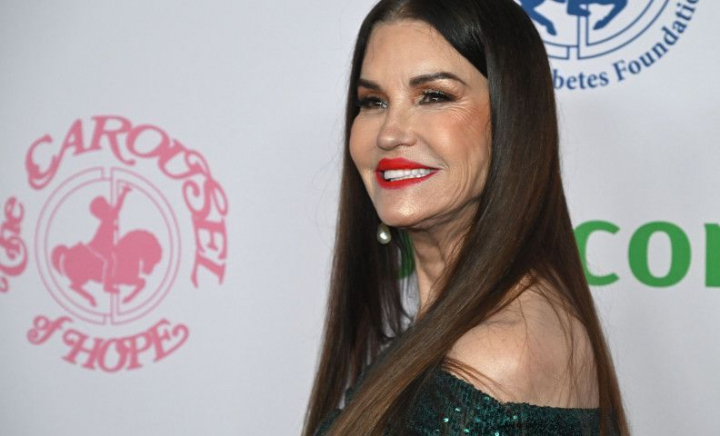 Janice Dickinson, de nerecunoscut la 70 de ani. Fosta iubită a lui Sylvester Stallone și-a etalat noul look pe străzile din Los Angeles