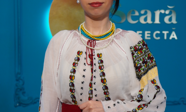 O interpretă de muzică populară de la noi s-a angajat la o grădiniță! Iată ce job are aceasta - VIDEO O interpretă de muzică populară de la noi s-a angajat la o grădiniță! Iată ce job are aceasta - VIDEO