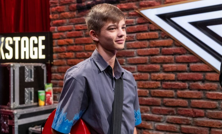 David Bîrțoiu a venit să facă magie, dar i-a făcut pe toți să râdă la Românii au Talent. Elevul de 14 ani din Brezoi a cucerit publicul prin carisma sa - VIDEO