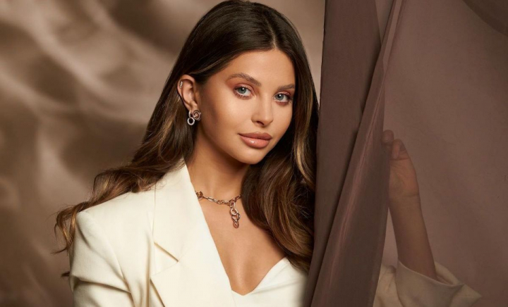 Așa arată casa Valeriei Lungu! Deși e în plin proces de reparație, influencerița a cheltuit deja peste 200 de mii de euro - FOTO/VIDEO Așa arată casa Valeriei Lungu! Deși e în plin proces de reparație, influencerița a cheltuit deja peste 200 de mii de euro - FOTO/VIDEO