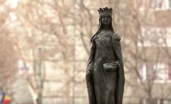 Statuia Reginei Maria a fost inaugurată la Chișinău! Unde poate fi găsită - VIDEO Statuia Reginei Maria a fost inaugurată la Chișinău! Unde poate fi găsită - VIDEO