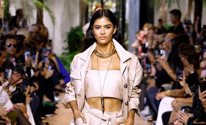 Te-ai întrebat vreodată ce să porți la o petrecere de tip cocktail? Vezi câteva idei actuale - FOTO
Te-ai întrebat vreodată ce să porți la o petrecere de tip cocktail? Vezi câteva idei actuale - FOTO