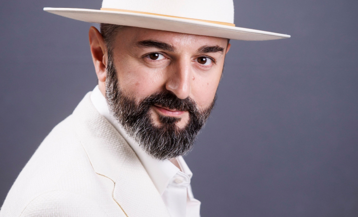 Noul look al lui Adrian Ursu! Interpretul a trecut printr-o transformare radicală, special pentru concertul său: „Nu am făcut așa schimbări niciodată în viață” - FOTO/VIDEO Noul look al lui Adrian Ursu! Interpretul a trecut printr-o transformare radicală, special pentru concertul său: „Nu am făcut așa schimbări niciodată în viață” - FOTO/VIDEO