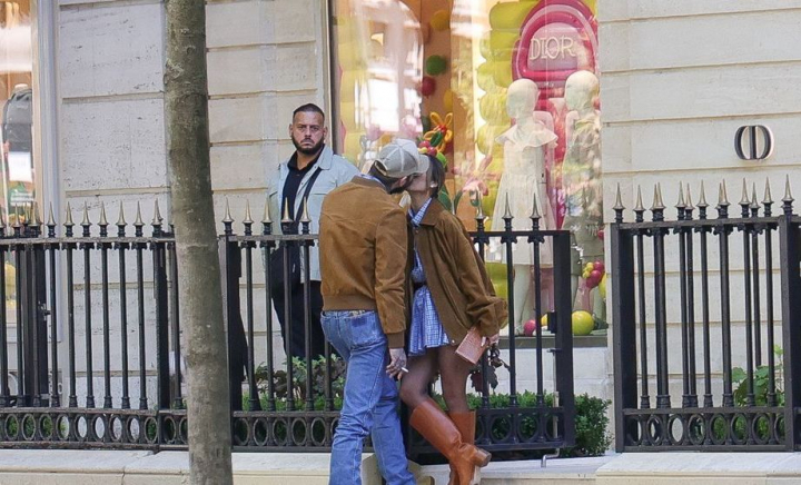 A dus-o la shopping la Paris, apoi s-au sărutat pe stradă sub privirile trecătorilor! Celebrul artist, primele imagini cu noua iubită - FOTO A dus-o la shopping la Paris, apoi s-au sărutat pe stradă sub privirile trecătorilor! Celebrul artist, primele imagini cu noua iubită - FOTO