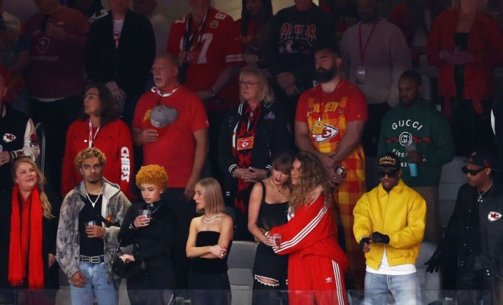 Împăcarea momentului, la două luni de la ceartă. Cele două vedete s-au întâlnit și au început să vorbească din nou Împăcarea momentului, la două luni de la ceartă. Cele două vedete s-au întâlnit și au început să vorbească din nou