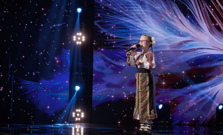 Aida Droangă, eleva de 10 ani care visează să devină o mare cântăreață de muzică populară: „Prezența ta pe scenă a fost foarte plăcută” - VIDEO Aida Droangă, eleva de 10 ani care visează să devină o mare cântăreață de muzică populară: „Prezența ta pe scenă a fost foarte plăcută” - VIDEO