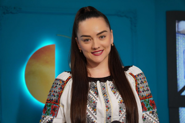 La shopping cu Luciana Spînu! Care sunt preferințele vestimentare ale artistei, dar și ce ținute deosebite a probat - VIDEO